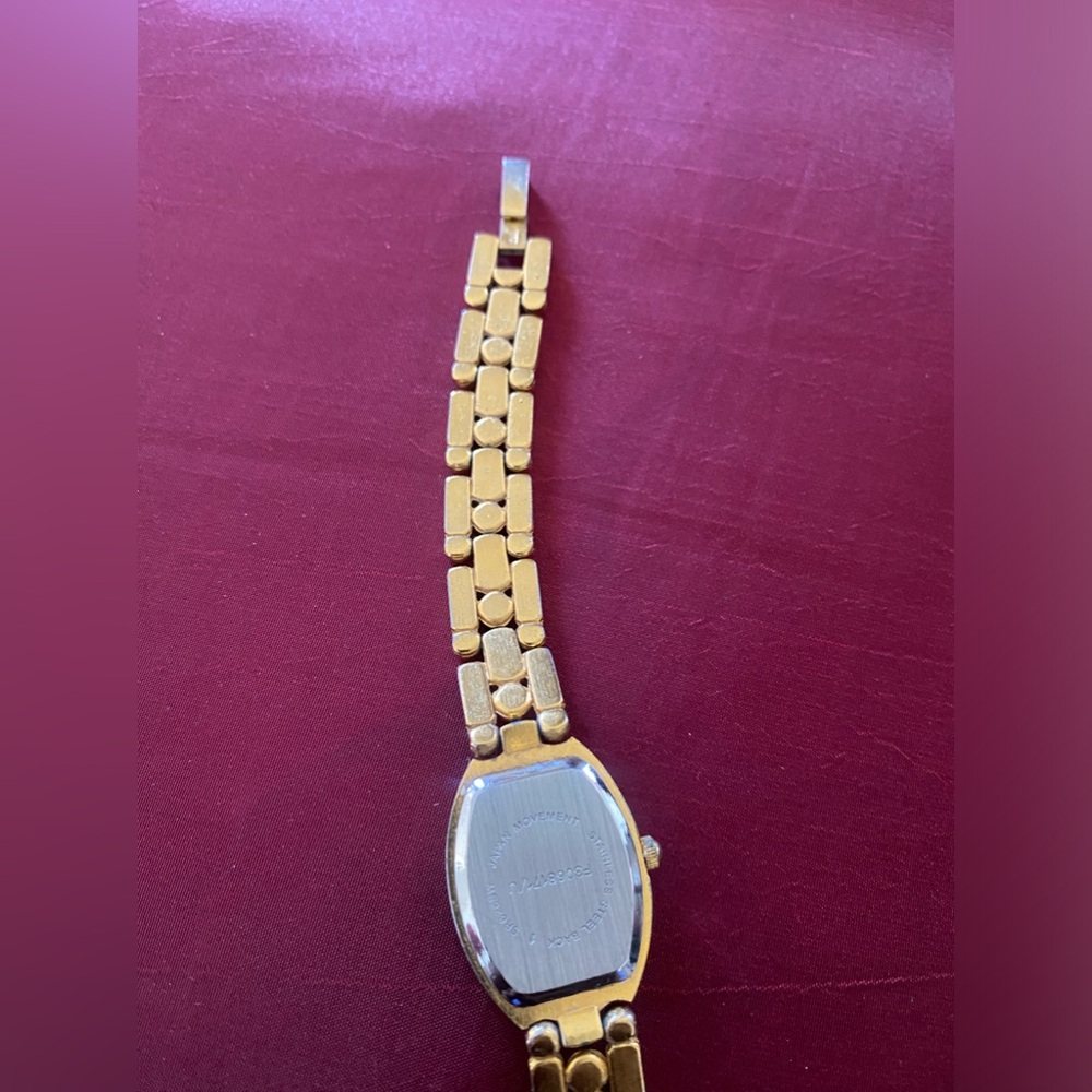 Ladies Watch - Picture 7 of 9